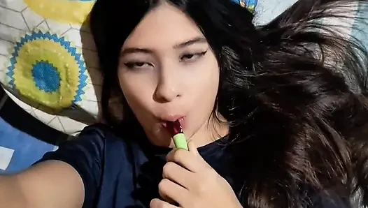 Girl Gets Hot and Shows off Her Big Ass