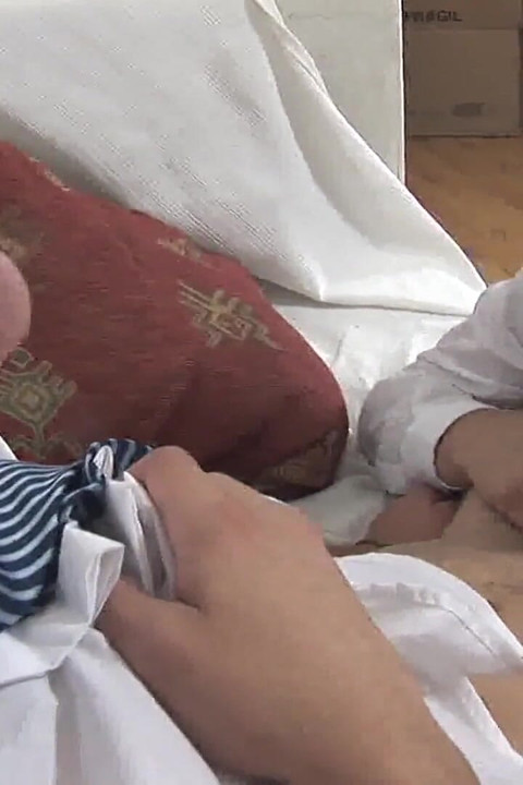 Brunetka gay dostane výprask a zadek vrazil blonďatá twink