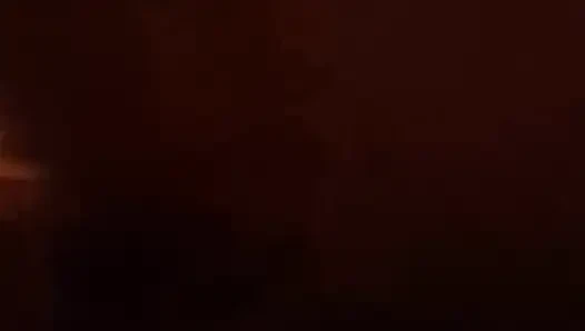Мокрая и возбужденная в домашнем видео