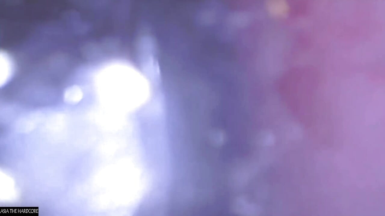 除了她的男朋友，每個人都知道