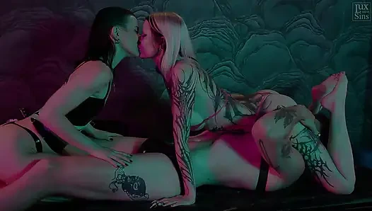 Honeybabesugarpiie, Miss Flora ve King Kruger ile lateks yüze oturmalı üçlü seks