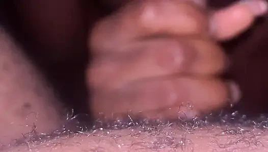 Seksi vücut amatör slimthick zenci genç kız Afrikalı büyük zenci yarağıyla oral seks yapıyor