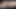 Kalın orta yaşlı seksi kadın havuz şelalesinin üzerinde fışkırtıyor