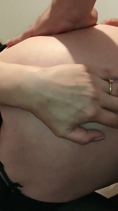 Enorme creampie load anal para mãe madura sexy em lingerie depois de foda hardcore em estilo cachorrinho | Clipe 1