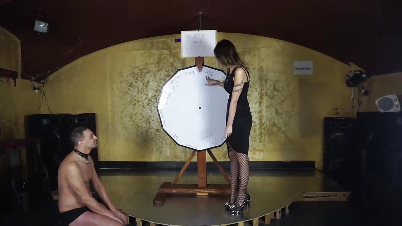 Male slave gets whipped and punished from femdom chick