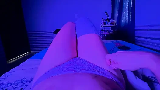 Colombian girl records herself masturbating and sends it to her teacher to pass the year