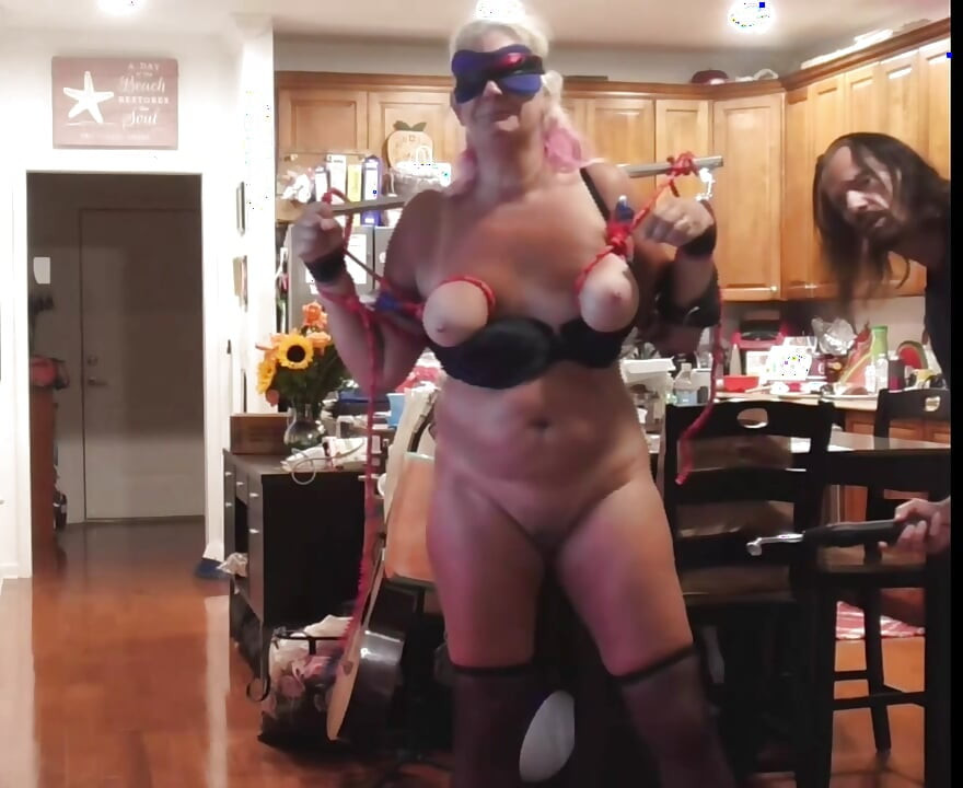 Extrémní elektrický šok BDSM podání