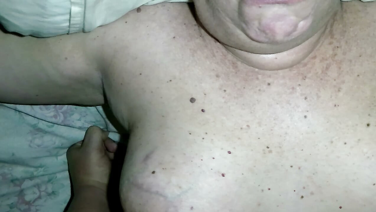 Bunicii adevărați se bucură de sex în timpul unei pene de curent