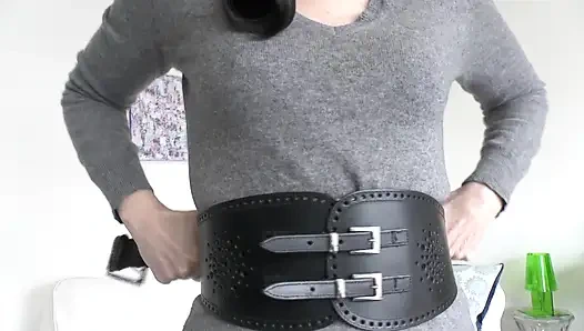 Pas pakai ikat pinggang di ruang tamu, bagian 3, lady victoria valente