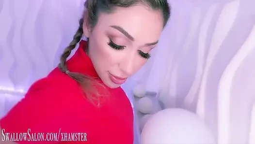 Chanel Collins останавливается у салона ласточки