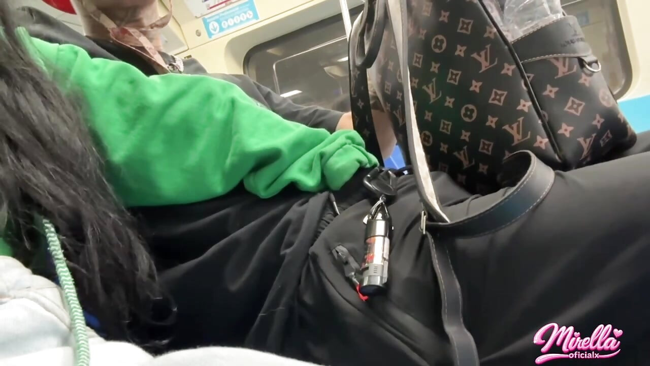 She Can't Stand to See the Volume Marking and Sucked Me Inside the São Paulo Subway