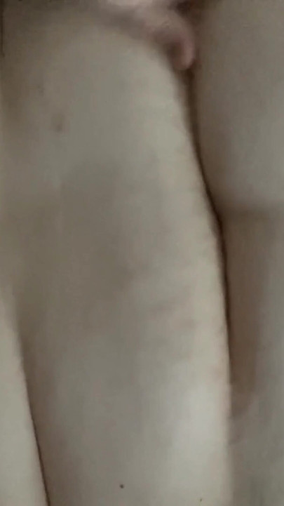 からかい、擦り、私の巨大な腹を揺らす