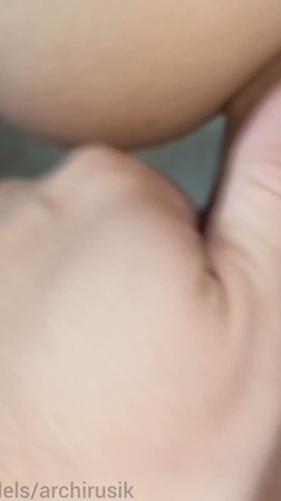 Πω πω, η πρώτη φορά που ένα Femboy Sissy γαμιέται σε ένα πουλί! | Κλιπ 2