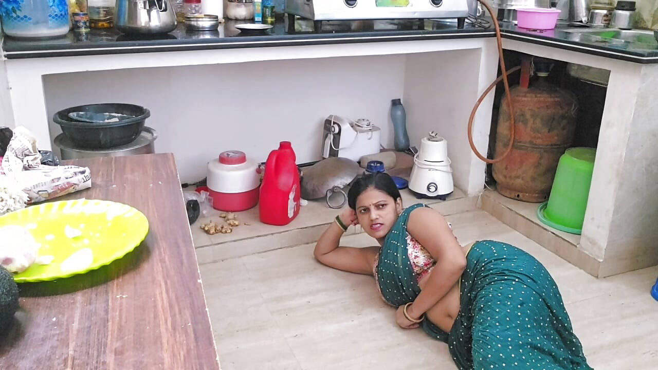 Chhoti sauteli bahan ko chudae karna sikhaya kamine bhai ne