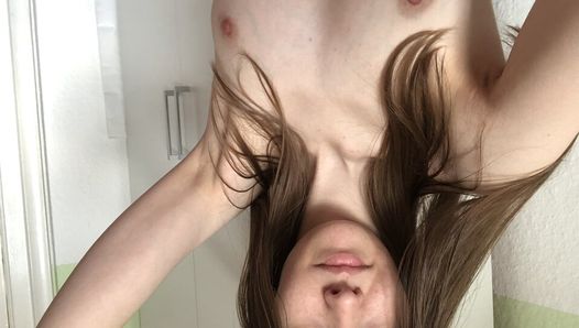 Il mio primo video di sesso! adolescenti con labbra lunghe e grandi