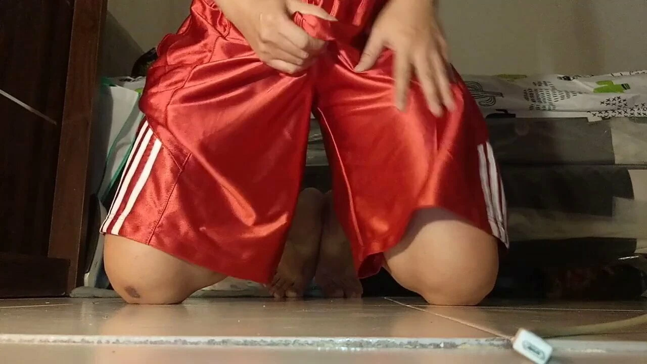 穿着缎面闪亮拳击手卡明 第2部分