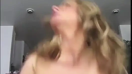 Büyük zenci büyük memeli kızı sert sikişle şok ediyor