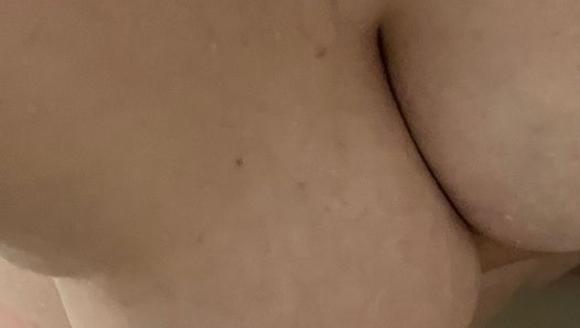 Bbw con enormes tetas naturales lame y chupa sus pezones