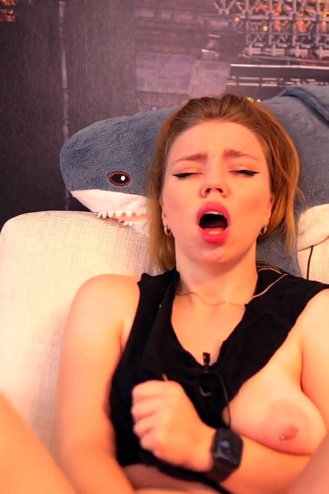 I tested my third toy for you. You voted for it! But this does not mean that the Striptease is not worth waiting for.