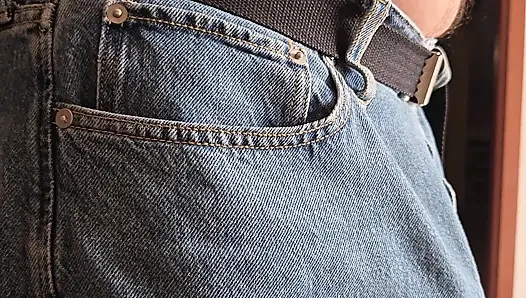 Azgın stokçu adam bermuda'sında mastürbasyon yapıyor