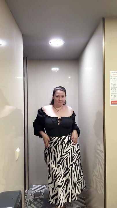 pawg public bathroom masturbation