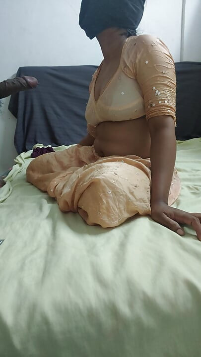 Hotel Night: Wife desi Tanya bhabhi Fucks Husband’s Boss