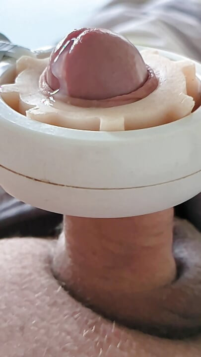 Cumshot with jerk off machine 4