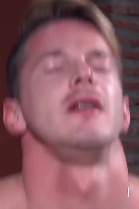 MENATPLAY - Xavi Duran u dobrom kroju jebe mišićavog pederu u guzu