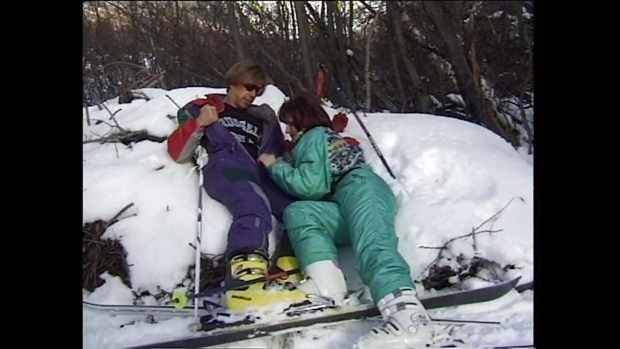 Mom ka khel, chatna, balon vali choot ke sath oongli karna