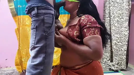 Тетя Бхавана любит меня. Я заинтересована в романтике и горячем сексе с ней