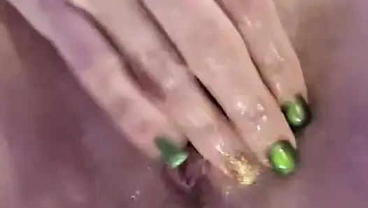 Грязно говорящая жена сквиртует три раза по видеозвонку