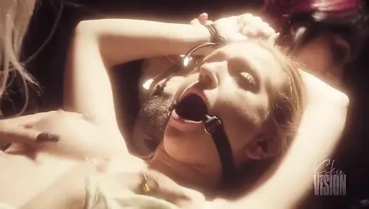 Lesbische sexhexen verdorben den Unschuldigen - luna luxxx & kasara wood & fiona fox