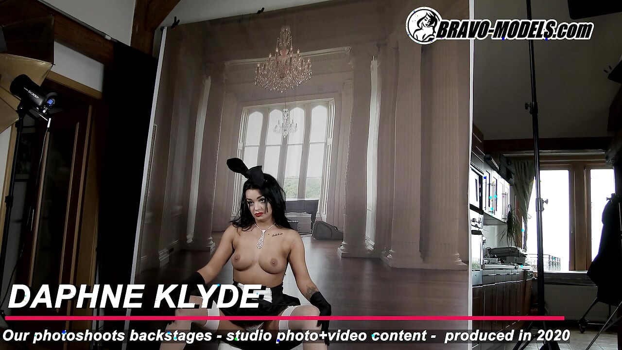 388-Backstage photoshoot Daphne Klyde - Adult