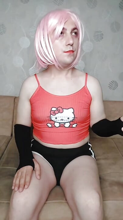 可爱的短裤女牛仔娘娘腔光滑的腿大屁股