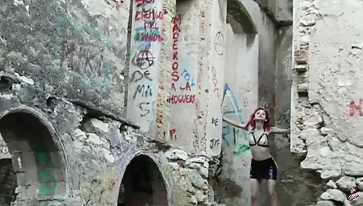 Justine, eine rothaarige verführerin