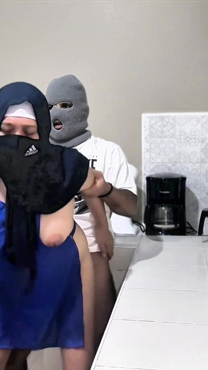 Istri muslim Indonesia berhijab yang cantik rasanya lebih enak daripada buah-buahan, dia adalah pasangan buatan… | Clip 3