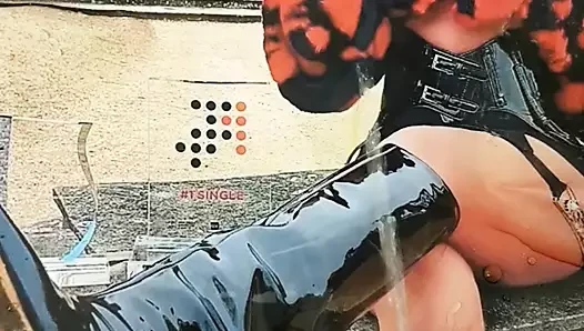 Katja auf die Stiefel gepisst