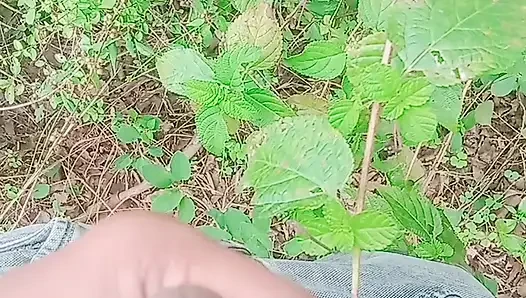 Hintli genç oğlan mastürbasyon yapıyor