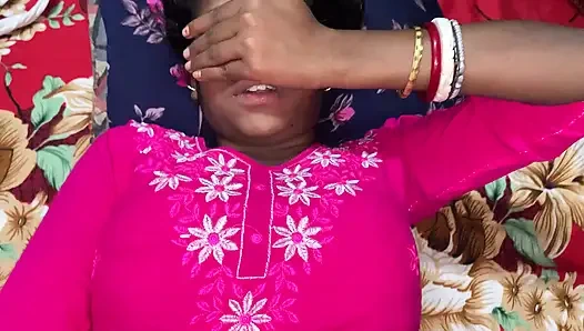 Tante seksi india lagi asik muasin memek adik iparnya