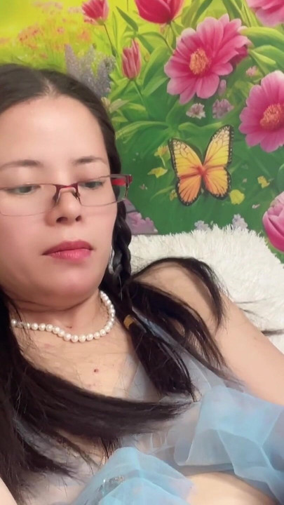 standing shave pussy look cute one | Clip 2