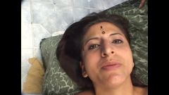 Sex în trei dur futai cu o pizdă matură curvă indiană