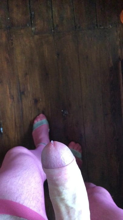 Pink stockings & heels cumshot
