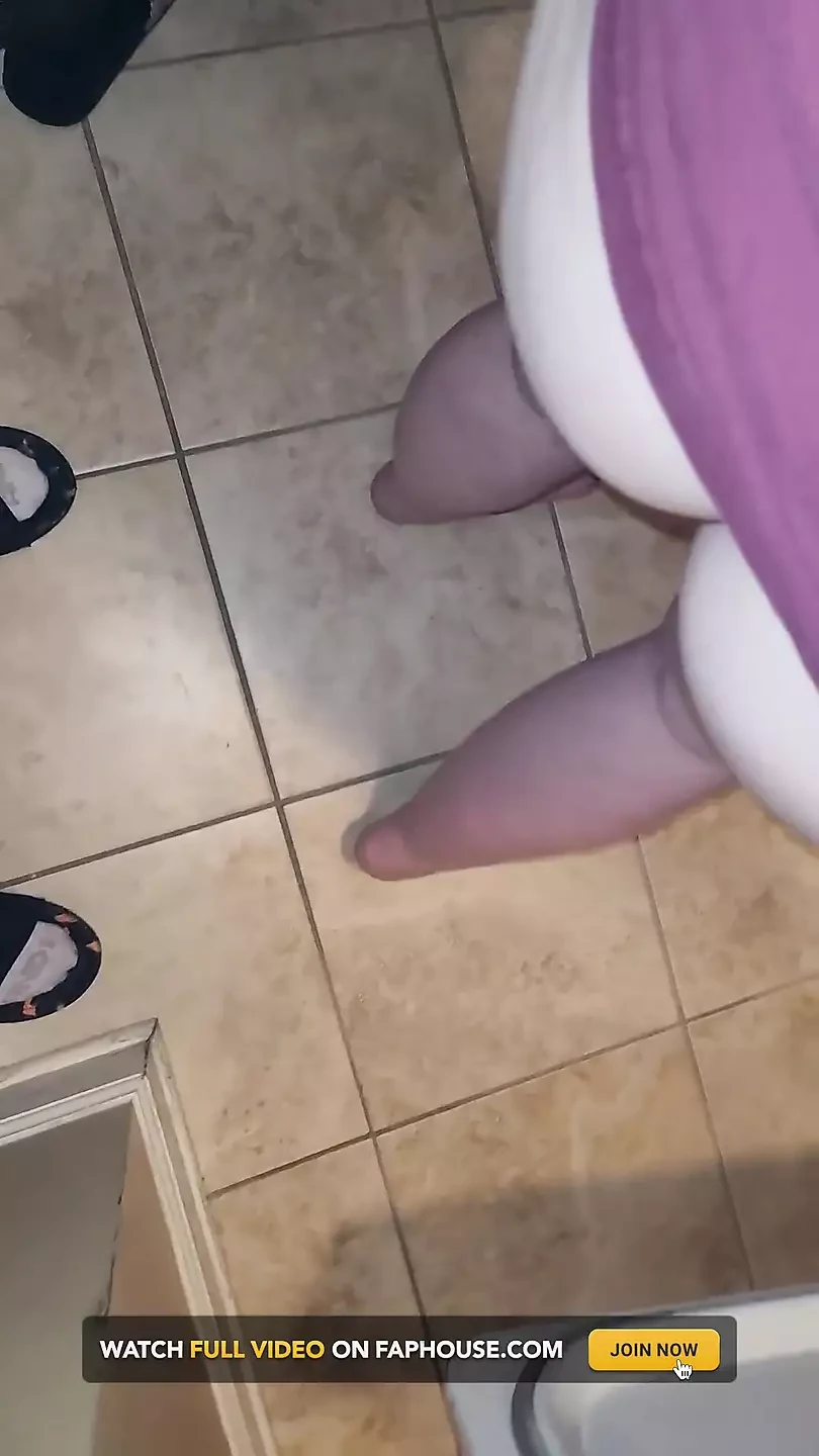 Ngusap kontolku di pantat tetangga yang hot