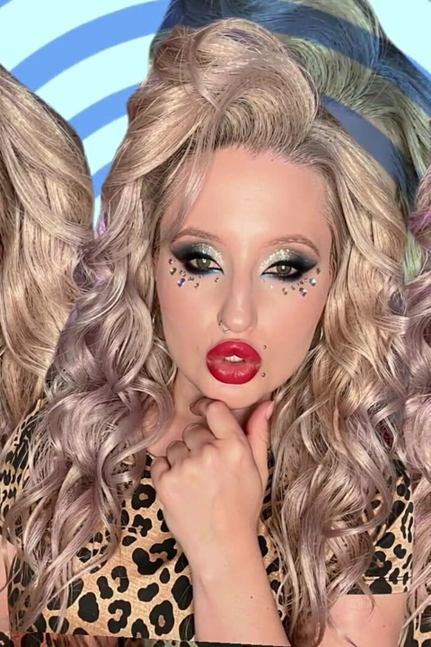 Seu dinheiro parece perfeito na deusa Findom goaldigger