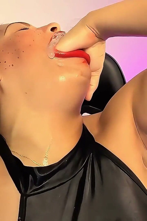 Saliva Bubble Queen