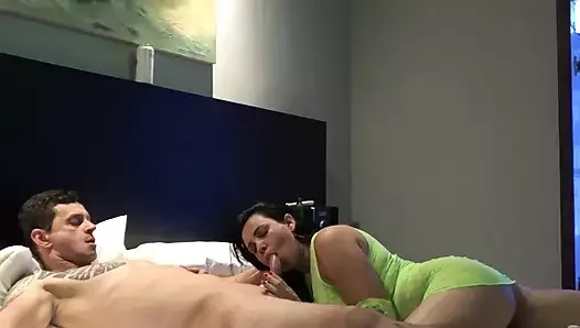 Zwykła kobieta cieszy się dniem świetnego seksu w motelu - pełne wideo