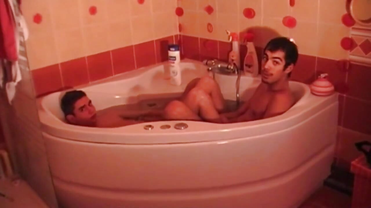 Twinsk gợi cảm làm tình vào buổi sáng trong phòng tắm