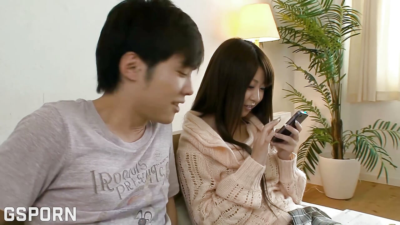 日本大奶女孩被她的男朋友性交并中出