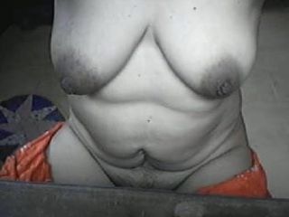 Madura mãe filipina Lyla G mostra seu corpo nu na cam!