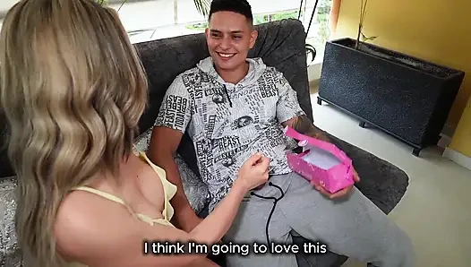 Teslimatçı Bana Tatlı Olarak Lezzetli Ve Büyük Horozunu Getiriyor - Ambar Prada